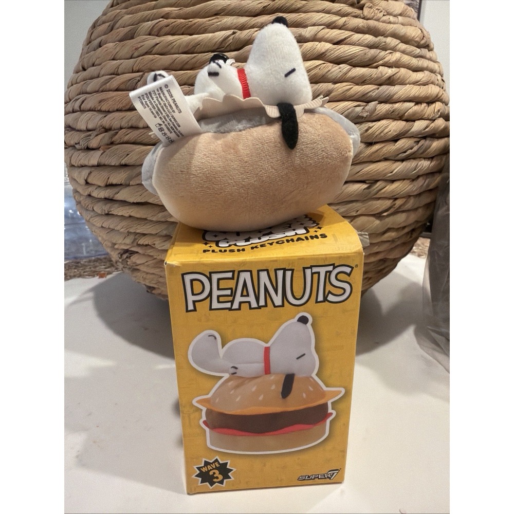 Peanuts Super Duper Foody Plush Keychain Clip Snoopy Bratwurst Themed